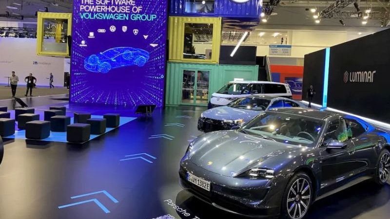 Technology Obesity in Automotive and CARIAD: The Case for Pre-Competitive Common Platforms