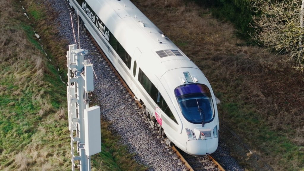 The Future of Railways at 5G Speed: A Viable Roadmap for FRMCS Transition